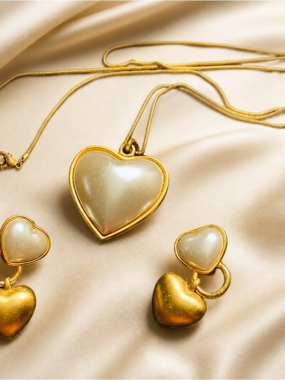 Vintage Anne Klein Matte Gold Pearl Puffy Heart Necklace & Earring Set Heavy
📝